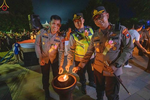 ภาพ No.46560:พิธีจุดโคมวิสาขประทีป วันวิสาขบูชา พ.ศ. 2565 ณ ประเทศอินโดนีเซีย