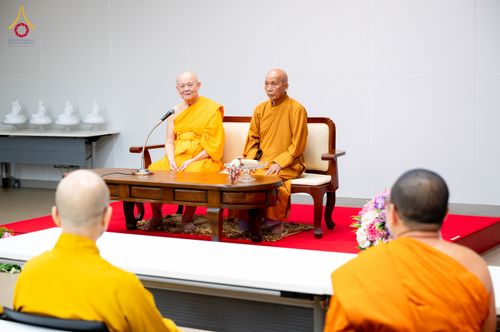 ภาพ No.324805:วันอังคารที่ 21 เมษายน พ.ศ.2569  หลวงพ่อทัตตชีโว รองเจ้าอาวาสวัดพระธรรมกาย ถวายการต้อนรับและปฏิสันถารคณะสงฆ์จากประเทศเวียดนาม