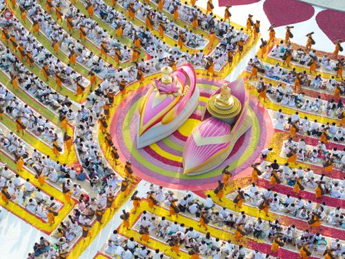 ภาพ No.299688:วันที่ 18 มกราคม พ.ศ. 2569 พิธีต้อนรับพระธรรมยาตรา (ภาพชุดที่ 2) ณ อนุสรณ์สถานลำดับที่ 5  สถานที่เผยแผ่วิชชาธรรมกายครั้งแรก อนุสรณ์สถานบางปลา วัดบางปลา อำเภอบางเลน จังหวัดนครปฐม ในโครงการธรรมยาตรา กตัญญูบูชา มหาปูชนียาจารย์ พระมงคลเทพมุนี(สด จนฺทสโร) พระ