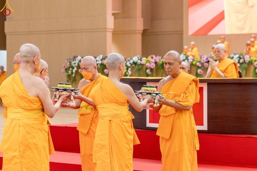 ภาพ No.84718:พิธีบรรจุพระบรมสารีริกธาตุภายในเกตุดอกบัวตูม องค์พระประธาน ณ ห้องแก้วสารพัดนึก 2 วัดพระธรรมกาย ในวันอาสาฬหบูชา อังคารที่ 1 สิงหาคม พ.ศ.2566