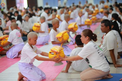 ภาพ No.320163:วันเสาร์ที่ 4 เมษายน 2569 พิธีตัดปอยผม ขอขมาผู้ปกครอง  มอบบาตร-ผ้าไตร และพิธีบรรพชาสามเณร 87 รูป  ณ ศูนย์ปฏิบัติธรรมระยอง(บ้านช่องลม)  ต.บางบุตร อ.บ้านค่าย จ.ระยอง