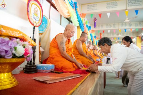 ภาพ No.291257:วันที่ 9 มกราคม พ.ศ. 2569 พิธีทอดผ้าป่าทำนุบำรุงศาสนสถาน ณ วัดนาราภิรมย์ อ.บางเลน จ.นครปฐม ในโครงการธรรมยาตรา กตัญญูบูชา มหาปูชนียาจารย์ พระมงคลเทพมุนี(สด จนฺทสโร) พระผู้ปราบมาร อนุสรณ์สถาน 7 แห่ง ปีที่ 14