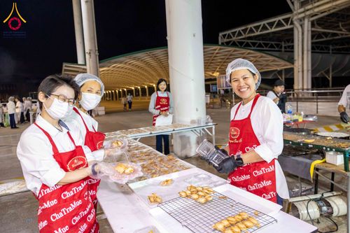 ภาพ No.306113:วันที่ 30 มกราคม พ.ศ. 2569 พิธีถวายภัตตาหารเป็นสังฆทาน แด่พระธรรมยาตรา ณ วัดพระธรรมกาย  จังหวัดปทุมธานี ในโครงการธรรมยาตรา กตัญญูบูชา มหาปูชนียาจารย์ พระมงคลเทพมุนี(สด จนฺทสโร) พระผู้ปราบมาร อนุสรณ์สถาน 7 แห่ง ปีที่ 14