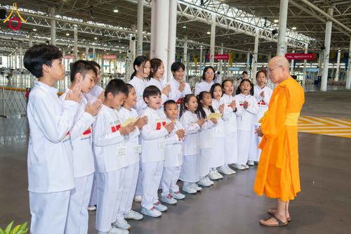 ภาพ No.324365:วันอาทิตย์ที่ 19 เมษายน พ.ศ.2569 กิจกรรมงานบุญวันอาทิตย์ สาธุชนปฏิบัติธรรมร่วมกัน ณ ห้องแก้วสารพัด 1 วัดพระธรรมกาย ปทุมธานี