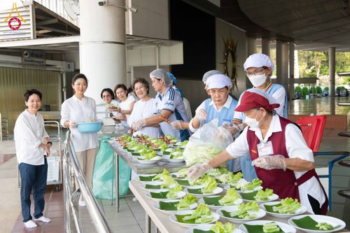 ภาพ No.310091:วันที่ 7 กุมภาพันธ์ พ.ศ. 2569 พิธีถวายภัตตาหารเมนูสวรรค์ เพื่อการบรรลุธรรม ณ หอฉันคุณยายอาจารย์ฯ วัดพระธรรมกาย