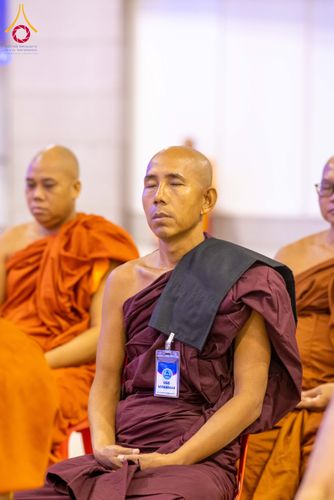 ภาพ No.325638:วันที่ 26 เมษายน พ.ศ.2569 กิจกรรมงานบุญวันอาทิตย์ สาธุชนปฏิบัติธรรมร่วมกัน ณ ห้องแก้วสารพัด 1 วัดพระธรรมกาย ปทุมธานี