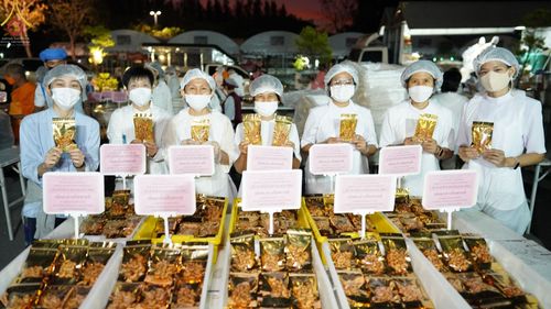 ภาพ No.71299:พิธีถวายภัตตาหารเป็นสังฆทาน แด่คณะพระธรรมยาตราฯ ในโครงการธรรมยาตรากตัญญูบูชา มหาปูชนียาจารย์ พระมงคลเทพมุนี(สด จนฺทสโร) พระผู้ปราบมาร อนุสรณ์สถาน 7 แห่ง ปีที่ 11 วันที่ 15 มกราคม พ.ศ. 2566