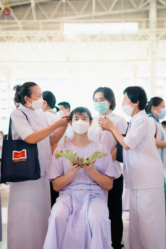 ภาพ No.63586:พิธีปลงผมนาคธรรมทายาท โครงการอุปสมบทบูชาธรรม มหาปูชนียาจารย์ประจำปี 2565 วันที่ 19 พฤศจิกายน พ.ศ. 2565 ณ สภาธรรมกายสากล วัดพระธรรมกาย