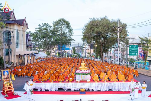 ภาพ No.310279:วันอาทิตย์ที่ 15 กุมภาพันธ์ พ.ศ. 2569 ตักบาตรพระ 1,000 รูป เมืองตรัง ปีที่ 2 ณ ลานพระบรมราชานุสาวรีย์ รัชกาลที่ 5 (หน้าศาลจังหวัดตรัง)อ.เมือง จ.ตรัง