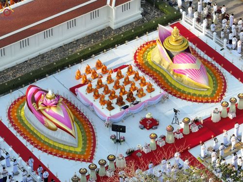 ภาพ No.73231:พิธีจุดประทีปถวายเป็นพุทธบูชา และบูชาธรรมมหาปูชนียาจารย์ ในโครงการธรรมยาตรากตัญญูบูชา มหาปูชนียาจารย์ พระมงคลเทพมุนี(สด จนฺทสโร) พระผู้ปราบมาร ปีที่ 11 ณ อนุสรณ์สถานลำดับที่ 4 สถานที่เกิดด้วยกายธรรม วัดโบสถ์ (บน) บางคูเวียง อ.บางกรวย จ.นนทบุรี วันที่ 21 