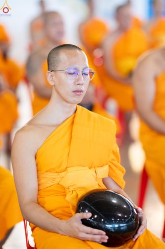 ภาพ No.337580:วันอาทิตย์ต้นเดือน 5 กรกฎาคม พ.ศ.2569 พิธีตักบาตรข้าวสารอาหารแห้ง  ณ บ้านแก้วเรือนทองคุณยายฯ วัดพระธรรมกาย