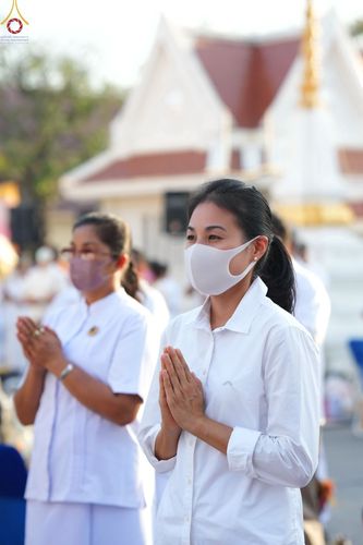 ภาพ No.73375:พิธีจุดประทีปถวายเป็นพุทธบูชา และบูชาธรรมมหาปูชนียาจารย์ ในโครงการธรรมยาตรากตัญญูบูชา มหาปูชนียาจารย์ พระมงคลเทพมุนี(สด จนฺทสโร) พระผู้ปราบมาร ปีที่ 11 ณ อนุสรณ์สถานลำดับที่ 4 สถานที่เกิดด้วยกายธรรม วัดโบสถ์ (บน) บางคูเวียง อ.บางกรวย จ.นนทบุรี วันที่ 21 