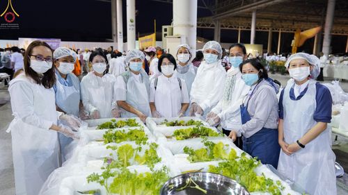 ภาพ No.75118:พิธีถวายภัตตาหารเป็นสังฆทาน แด่คณะพระธรรมยาตราฯ ในโครงการธรรมยาตรากตัญญูบูชา มหาปูชนียาจารย์ พระมงคลเทพมุนี(สด จนฺทสโร) พระผู้ปราบมาร อนุสรณ์สถาน 7 แห่ง ปีที่ 11 วันที่ 31 มกราคม พ.ศ. 2566