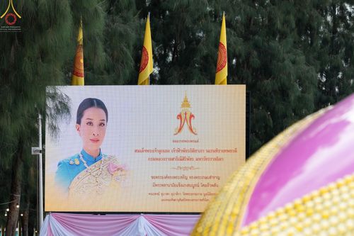 ภาพ No.69318:พิธีจุดประทีปถวายเป็นพุทธบูชา และบูชาธรรมมหาปูชนียาจารย์ ในโครงการธรรมยาตรากตัญญูบูชา มหาปูชนียาจารย์ พระมงคลเทพมุนี(สด จนฺทสโร) พระผู้ปราบมาร ปีที่ 11 ณ อนุสรณ์สถานมหาวิหารพระมงคลเทพมุนี อ.สองพี่น้อง จ.สุพรรณบุรี