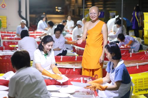 ภาพ No.326158:วันที่ 25 -27 เมษาบน พ.ศ.2569 การทำความสะอาดภาชนะ ที่ใช้ในงานถวายมหาสังฆทาน 40,000 กว่าวัดทั่วประเทศ ณ โรงครัว 71 ปีฯ วัดพระธรรมกาย