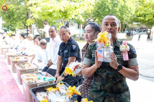 ภาพ No.137631:พิธีตักบาตร พิธีถวายสังฆทานแด่คณะสงฆ์ 323 วัด พิธีทำบุญอุทิศส่วนกุศลแด่ผู้วายชนม์ ในเหตุการณ์ความไม่สงบ 4 จังหวัดชายแดนภาคใต้ ปีที่ 20 ครั้งที่ 169 และพิธีมอบกองทุนหนุนแรงใจช่วยครูใต้ ปีที่ 17 ครั้งที่ 134 วันที่ 25 พฤษภาคม พ.ศ.2567 อ.ตากใบ จ.นราธิวาส