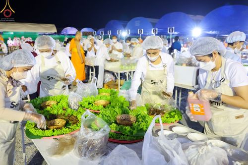 ภาพ No.73985:พิธีถวายภัตตาหารเป็นสังฆทาน แด่คณะพระธรรมยาตราฯ ในโครงการธรรมยาตรากตัญญูบูชา มหาปูชนียาจารย์ พระมงคลเทพมุนี(สด จนฺทสโร) พระผู้ปราบมาร อนุสรณ์สถาน 7 แห่ง ปีที่ 11 วันที่ 24 มกราคม พ.ศ. 2566