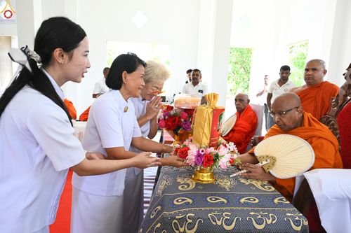 ภาพ No.284329:วันที่ 28 ตุลาคม พ.ศ.2568 กฐินสมทบต่างประเทศ โดยคณะศิษยานุศิษย์ บูชาธรรม 81 ปี หลวงพ่อธัมมชโย ณ วัดศรีสุคตาราม บาลังโกด้า ศรีลังกา