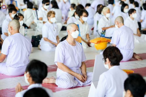 ภาพ No.63886:พิธีขอขมาและมอบผ้าไตรแด่นาคธรรมทายาท โครงการอุปสมบทบูชาธรรมมหาปูชนียาจารย์ วันอาทิตย์ที่ 20 พฤศจิกายน พ.ศ. 2565