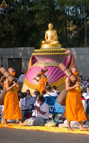 ภาพ No.70661:พิธีต้อนรับพระธรรมยาตรา ในโครงการธรรมยาตรากตัญญูบูชา มหาปูชนียาจารย์ พระมงคลเทพมุนี(สด จนฺทสโร) พระผู้ปราบมาร อนุสรณ์สถาน 7 แห่ง ปีที่ 11 วันที่ 14 มกราคม พ.ศ. 2566 ณ อนุสรณ์สถานลำดับที่ 3 สถานที่เกิดในเพศสมณะ วัดสองพี่น้อง อ.สองพี่น้อง จ.สุพรรณบุรี
