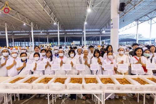 ภาพ No.121167:พิธีถวายภัตตาหารเป็นสังฆทาน แด่คณะพระธรรมยาตราฯ ในโครงการธรรมยาตรากตัญญูบูชา มหาปูชนียาจารย์ พระมงคลเทพมุนี(สด จนฺทสโร) พระผู้ปราบมาร อนุสรณ์สถาน 7 แห่ง ปีที่ 12 วันที่ 30 มกราคม พ.ศ. 2567 ณ สภาธรรมกายสากล วัดพระธรรมกาย