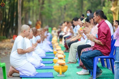 ภาพ No.317965:วันพฤหัสบดีที่ 2 เมษายน พ.ศ.2569 พิธีปลงผม , พิธีขอขมามอบบาตรและผ้าไตร , พิธีบรรพชาสามเณร จำนวน 28 รูป   ณ วัดโซกเป็ดอภิญญาโณ ต.เมืองเก่า อ.เมือง จ.สุโขทัย