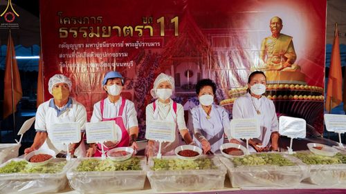 ภาพ No.73044:พิธีถวายภัตตาหารเป็นสังฆทาน แด่คณะพระธรรมยาตราฯ ในโครงการธรรมยาตรากตัญญูบูชา มหาปูชนียาจารย์ พระมงคลเทพมุนี(สด จนฺทสโร) พระผู้ปราบมาร อนุสรณ์สถาน 7 แห่ง ปีที่ 11 วันที่ 21 มกราคม พ.ศ. 2566