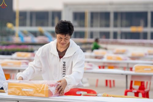 ภาพ No.322557:วันที่ 17 เมษายน พ.ศ.2569 การเรียงกล่องไทยธรรม เรียงน้ำดื่ม เรียงร่ม ณ ลานธรรมพระมหาธรรมกายเจดีย์ เพื่องานถวายมหาสังฆทาน 40,000 กว่าวัดทั่วประเทศ วันคุ้มครองโลก 22 เมษายน พ.ศ.2569 วัดพระธรรมกาย