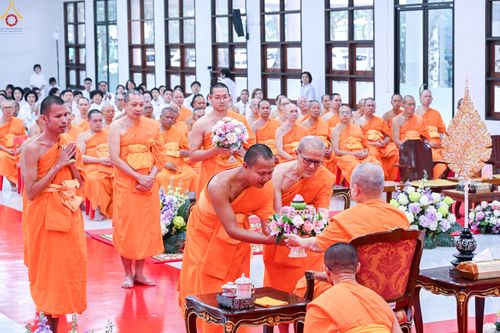 ภาพ No.342958:วันอาทิตย์ที่ 9 สิงหาคม พ.ศ.2569 พิธีมอบพัด ตั้งฐานานุกรม พระราชภาวนาวชิรวิเทศ วิ. ณ ห้องอาคารปลูกศรัทธา 2 วัดพระธรรมกาย