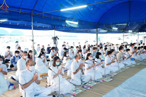 ภาพ No.73850:พิธีถวายภัตตาหารเป็นสังฆทาน แด่คณะพระธรรมยาตราฯ ในโครงการธรรมยาตรากตัญญูบูชา มหาปูชนียาจารย์ พระมงคลเทพมุนี(สด จนฺทสโร) พระผู้ปราบมาร อนุสรณ์สถาน 7 แห่ง ปีที่ 11 วันที่ 23 มกราคม พ.ศ. 2566