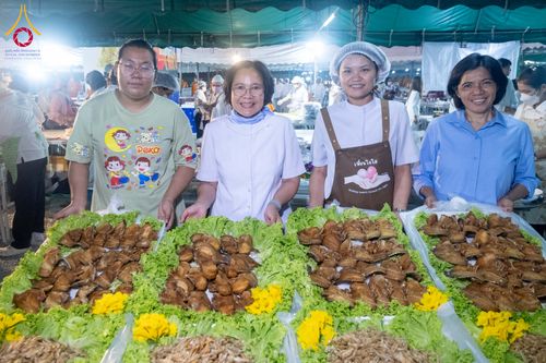 ภาพ No.299107:วันที่ 21 มกราคม พ.ศ. 2569 พิธีถวายภัตตาหารเป็นสังฆทาน แด่พระธรรมยาตรา ณ อนุสรณ์สถานบางปลา วัดบางปลา อำเภอบางเลน จังหวัดนครปฐม ในโครงการธรรมยาตรา กตัญญูบูชา มหาปูชนียาจารย์ พระมงคลเทพมุนี(สด จนฺทสโร) พระผู้ปราบมาร อนุสรณ์สถาน 7 แห่ง ปีที่ 14