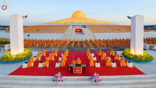 ภาพ No.68681:พิธีตักบาตรฉลองพระใหม่ วันที่ 1 มกราคม พ.ศ. 2566 ณ วัดพระธรรมกาย จ.ปทุมธานี