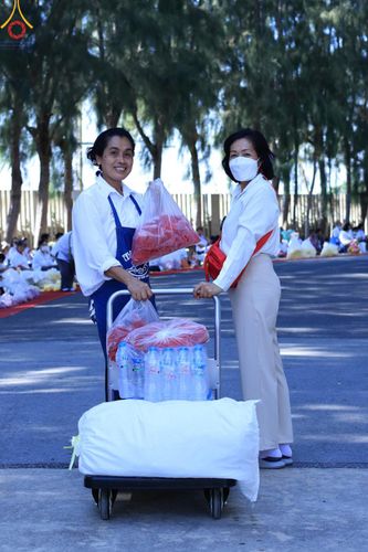 ภาพ No.105818:V.2 ทุ่มเท การเตรียมงาน เก็บงาน การรับบุญของเจ้าหน้าที่หน่วยงานต่างๆ เพื่อโครงการธรรมยาตรา กตัญญูบูชามหาปูชนียาจารย์ พระมงคลเทพมุนี (สด จนฺทสโร) พระผู้ปราบมาร อนุสรณ์สถาน 7 แห่ง ปีที่ 12 ระหว่างวันที่ 2 - 31 มกราคม พ.ศ.2567