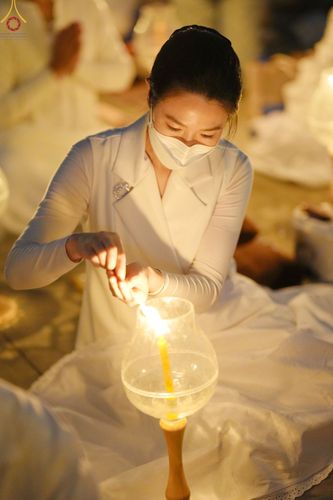 ภาพ No.75386:พิธีจุดประทีปถวายเป็นพุทธบูชา และบูชาธรรมมหาปูชนียาจารย์ ในโครงการธรรมยาตรากตัญญูบูชา มหาปูชนียาจารย์ พระมงคลเทพมุนี(สด จนฺทสโร) พระผู้ปราบมาร ปีที่ 11 ณ อนุสรณ์สถานลำดับที่ 7 สถานที่ขยายวิชชาธรรมกาย วัดพระธรรมกาย จ.ปทุมธานี วันที่ 31 มกราคม พ.ศ. 2566