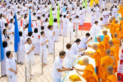 ภาพ No.311649:วันอาทิตย์ต้นเดือนที่ 1 มีนาคม พ.ศ.2569 สัมมนาพิเศษ พิธีมอบรูปหล่อโลหะหลวงปู่วัดปากน้ำ พระมงคลเทพมุนี พิธีมุทิตาสักการะในโอกาสพระครูปลัดรัตนวีรวัฒน์(รังสฤษดิ์ อิทธิจินฺตโก) เจ้าอาวาสวัดพระธรรมกาย  ดำรงตำแหน่งเป็น “ที่ปรึกษาเจ้าคณะจังหวัดปทุมธานี”  ณ ห้อง