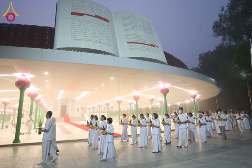 ภาพ No.298021:วันเสาร์ที่ 17 มกราคม พ.ศ. 2569 พิธีบรรพชาอุปสมบท โครงการอุปสมบทหมู่ บูชาธรรมครบ 117 ปี คุณยายอาจารย์มหารัตนอุบาสิกาจันทร์ ขนนกยูง  ณ อุโบสถพระไตรปิฎก วัดพระธรรมกาย