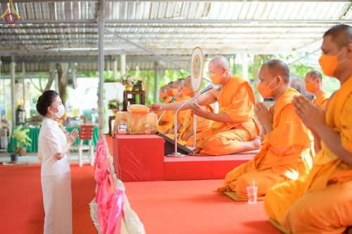 ภาพ No.65492:พิธีขอขมามอบผ้าไตร นาคธรรมทายาท ในโครงการอุปสมบทบูชาธรรม มหาปูชนียาจารย์ประจำปี 2565 ณ ศูนย์อบรมเยาวชนผาสุกวนิช จ.ราชบุรี วันที่ 19 พฤศจิกายน พ.ศ. 2565