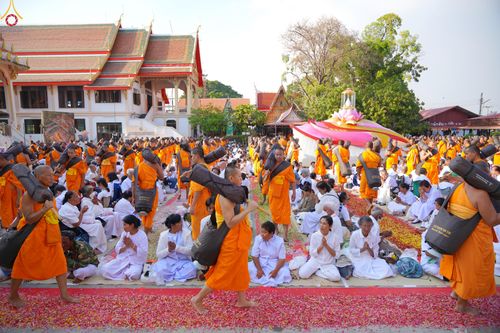 ภาพ No.295388:วันที่ 16 มกราคม พ.ศ. 2569 พิธีต้อนรับพระธรรมยาตรา อนุสรณ์สถานลำดับที่ 4 (ภาพชุดที่ 2) สถานที่เกิดด้วยกายธรรม ณ วัดโบสถ์บน ต.บางคูเวียง จ.นนทบุรี ในโครงการธรรมยาตรา กตัญญูบูชา มหาปูชนียาจารย์ พระมงคลเทพมุนี(สด จนฺทสโร) พระผู้ปราบมาร อนุสรณ์สถาน 7 แห่ง ปี