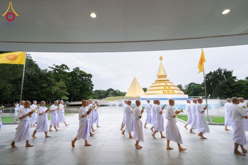 ภาพ No.286470:วันเสาร์ที่ 12 กรกฏาคม พ.ศ.2568 พิธีบรรพชาอุปสมบท  โครงการบรรพชาอุปสมบทหมู่ ธรรมทายาทนานาชาติ(ภาคภาษาจีน), โครงการบรรพชาสามเณร โรงเรียนนานาชาติ รุ่นที 14