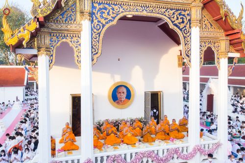 ภาพ No.73656:พิธีตักบาตรพระธรรมยาตราฯ ในโครงการธรรมยาตรากตัญญูบูชา มหาปูชนียาจารย์ พระมงคลเทพมุนี(สด จนฺทสโร) พระผู้ปราบมาร ปีที่ 11 ณ อนุสรณ์สถานลำดับที่ 4 สถานที่เกิดด้วยกายธรรม วัดโบสถ์ (บน) บางคูเวียง อ.บางกรวย จ.นนทบุรี วันที่ 22 มกราคม พ.ศ. 2566