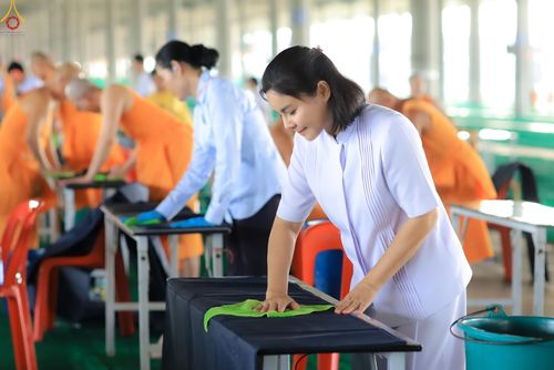 ภาพ No.322709:วันที่ 15-18 เมษายน พ.ศ.2569 การเเตรียมโต๊ะฉัน , เตรียมจุดพักค้าง , เรียงเก้าอี้ , เรียงกล่องไทยธรรม  เพื่องานถวายมหาสังฆทาน 40,000 กว่าวัดทั่วประเทศ วันคุ้มครองโลก 22 เมษายน พ.ศ.2569 วัดพระธรรมกาย