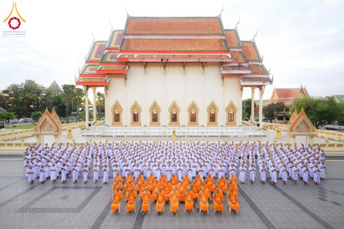 ภาพ No.278511:วันอาทิตย์ที่ 14 ธันวาคม พ.ศ.2568  พิธีเวียนประทักษิณ พิธีวันทาสีมาพระประธาน โครงการบวชบูชาธรรมมหาปูชนียาจารย์ ของศูนย์ปฏิบัติธรรมบุรีรัมย์ ณ วัดกลาง พระอารามหลวง จังหวัดบุรีรัมย์