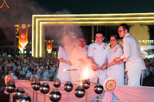 ภาพ No.124970:พิธีเวียนประทักษิณและจุดมาฆประทีป (ชุดที่ 2) ในวันมาฆบูชา เสาร์ที่ 24 กุมภาพันธ์ พ.ศ. 2567 ณ พระมหาธรรมกายเจดีย์ วัดพระธรรมกาย