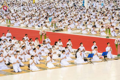 ภาพ No.126580:พิธีบูชาข้าวพระ ในวันอาทิตย์ต้นเดือนที่ 3 มีนาคม พ.ศ. 2567 ณ วัดพระธรรมกาย จ.ปทุมธานี