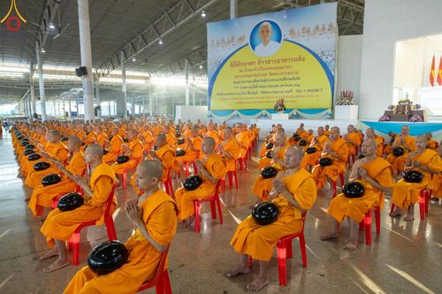 ภาพ No.177531:พิธีตักบาตรและพิธีบูชาข้าวพระ ในวันอาทิตย์ต้นเดือนที่ 1 ธันวาคม พ.ศ. 2567 ณ สภาธรรมกายสากล วัดพระธรรมกาย