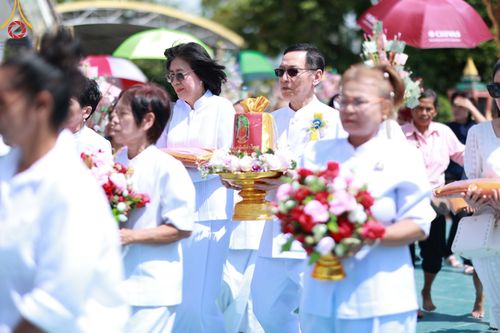 ภาพ No.173493:พิธีทอดกฐิน ณ วัดจินดาราม จ.นครปฐม ในโครงการกฐินสามัคคีทั่วไทย 30,000 วัด บูชาธรรม 80 ปี หลวงพ่อธัมมชโย โดยคณะศิษยานุศิษย์วัดพระธรรมกาย วันที่ 27 ตุลาคม พ.ศ. 2567