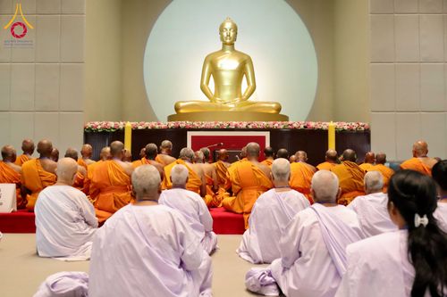 ภาพ No.327637:วันที่ 1-6 พฤษภาคม พ.ศ.2569 ต้อนรับชาวต่างชาติ พระภิกษุ คณะชาวเมียนมาร์  อุบาสิกาชาวอินเดีย เยี่ยมชมวัดพระธรรมกายและสักการะพระมหาธรรมกายเจดีย์