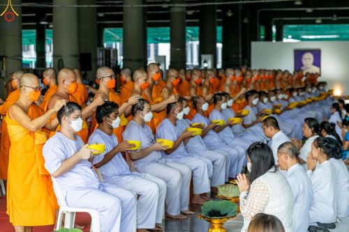 พิธีตัดปอยผมและปลงผมนาคธรรมทายาท ในโครงการอุปสมบทหมู่บูชาธรรม 106 ปี วันครูผู้ค้นพบวิชชาธรรมกาย ในวันอาทิตย์ที่ 3 กันยายน พ.ศ. 2566 ณ วัดพระธรรมกาย