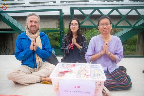 ภาพ No.101973:พิธีตักบาตรพระ 111 รูป ณ สะพานประวัติศาสตร์  อ.ปาย จ.แม่ฮ่องสอน วันอาทิตย์ที่ 10 ธันวาคม พ.ศ. 2566