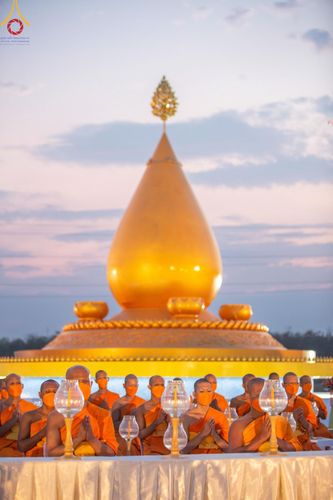 ภาพ No.129561:พิธีจุดประทีป 10,000 ดวง น้อมถวายเป็นพุทธบูชา ณ มหารัตนเจดีย์สิริปทุมสวรรค์ (เจดีย์อริยพุทธะ 5 พระองค์) ศูนย์ปฏิบัติธรรมภาคใต้ อ.บางกล่ำ จ.สงขลา  วันที่ 10 มีนาคม พ.ศ. 2567